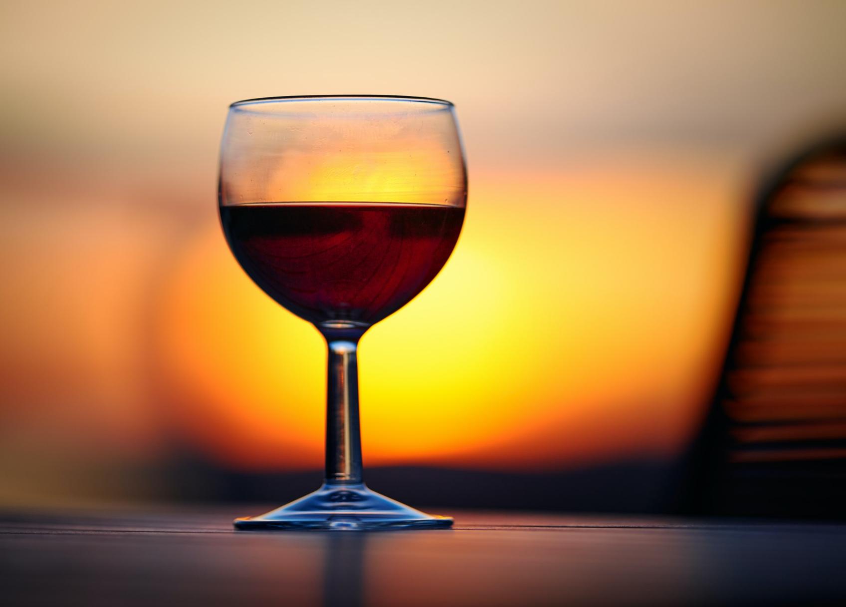 Rotwein (c) Bild von Jill Wellington auf Pixabay