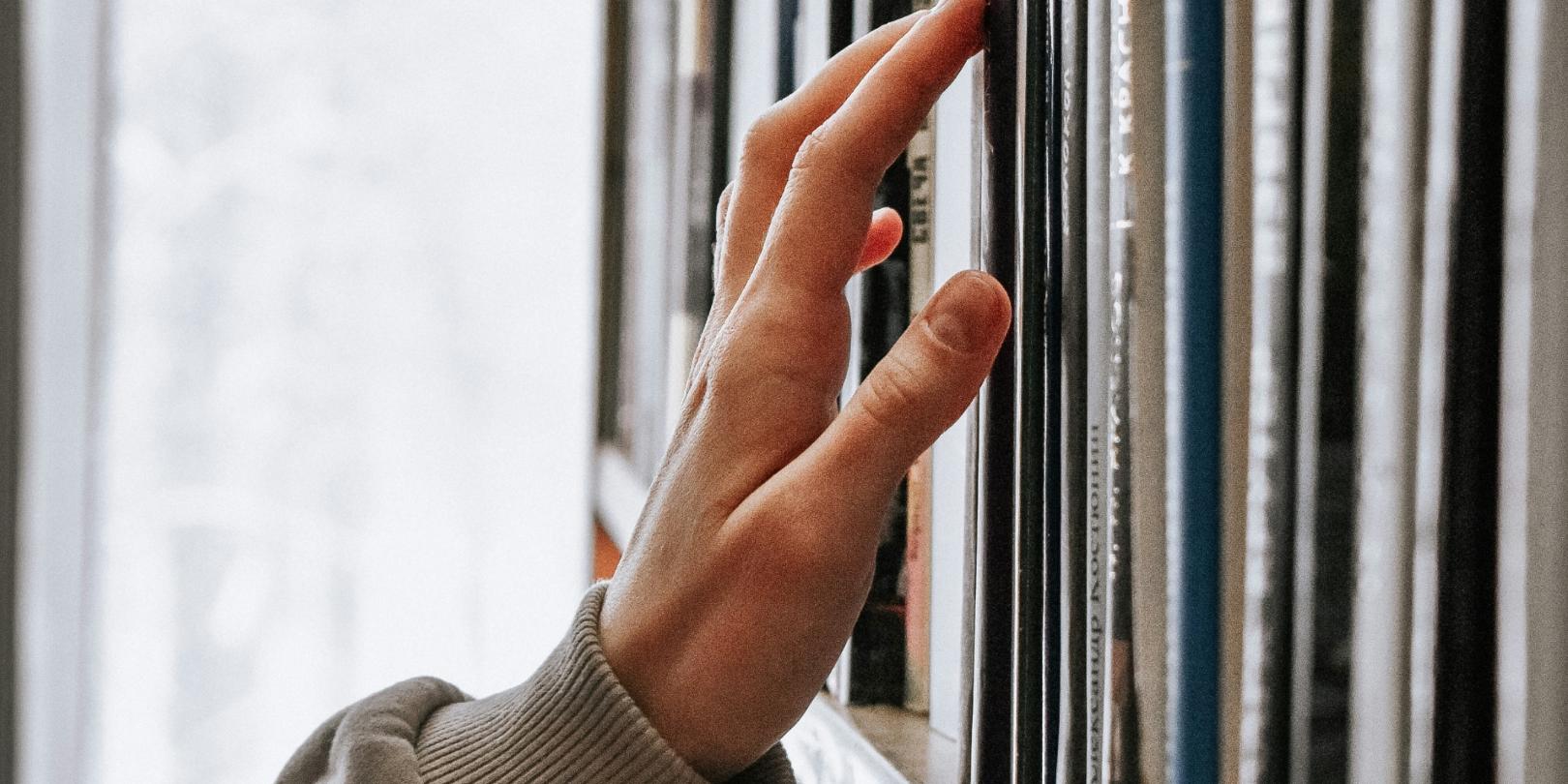 Ausgezeichnete Bücher (c) Guzel Maksutova auf unsplash