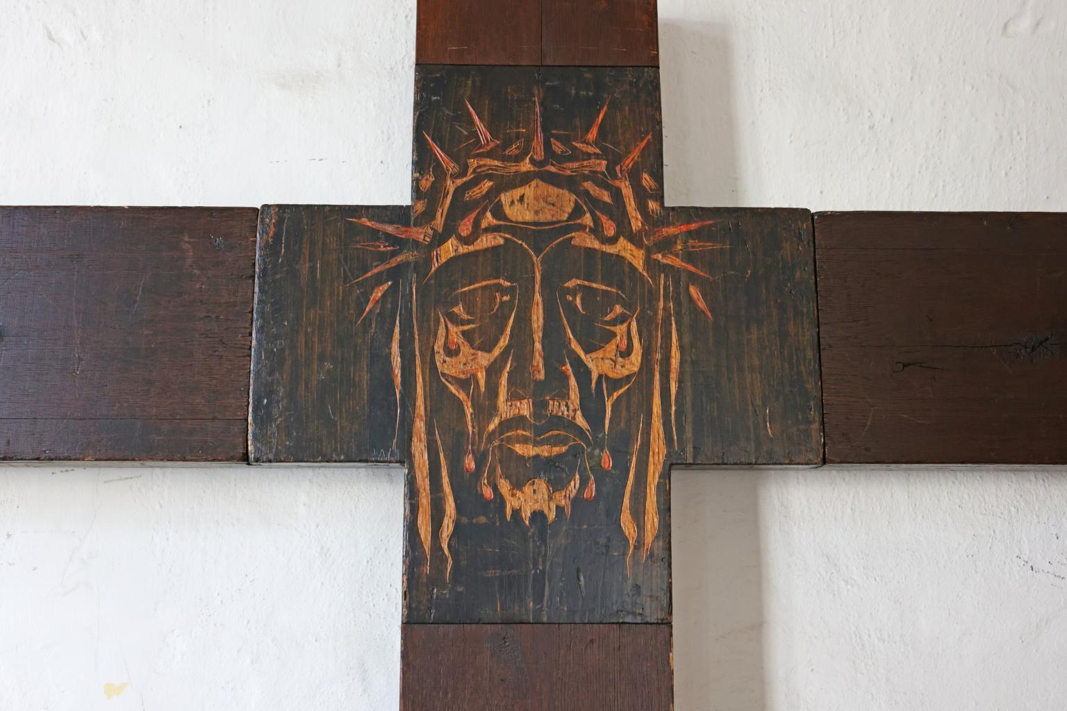 Friedenskreuz im Kreuzgang (c) Bistum Aachen - Andreas Steindl
