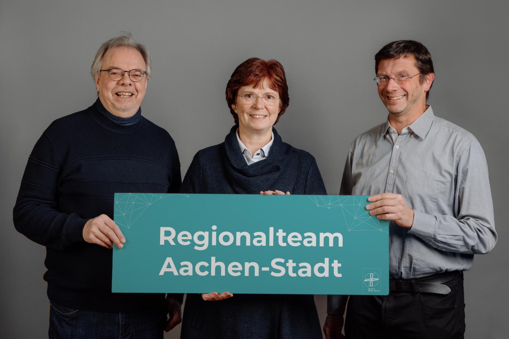 Regionalteams 2023 - 2027 - Regionalteam Aachen-Stadt, (v.l.) Walter Nett, Katrin Hohmann, Regionalvikar Frank Hendriks (c) Bistum Aachen - Martin Braun