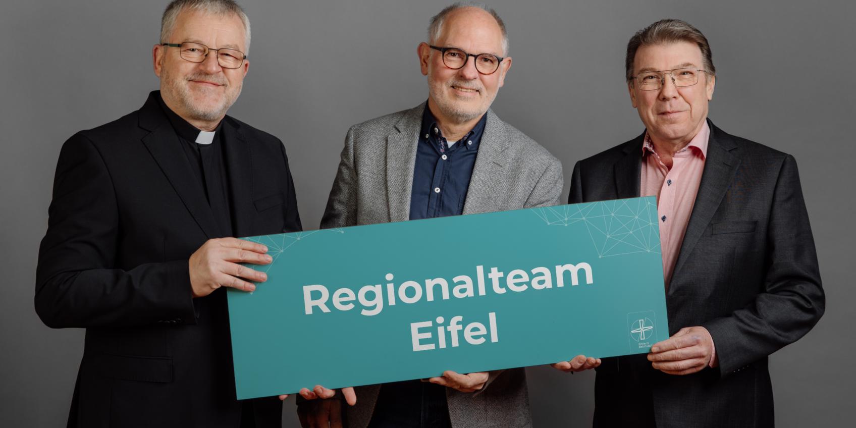 Regionalteams 2023 - 2027 - Regionalteam Eifel, (v.l.) Regionalvikar Pater Wieslaw Kaczor SDS, Georg Nilles, Erich Dederichs (c) Bistum Aachen - Martin Braun
