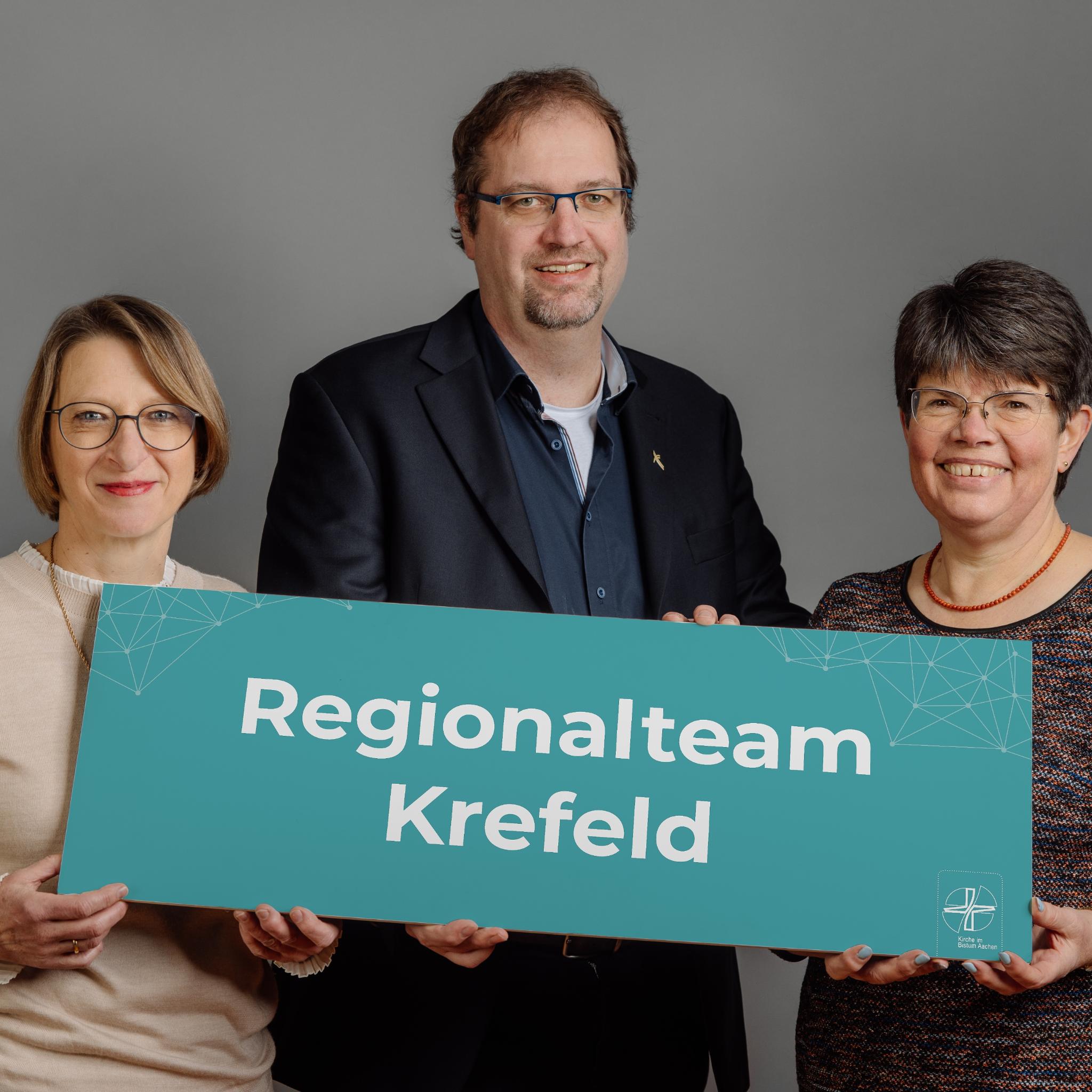 Regionalteams 2023 - 2027 - Regionalteam Krefeld, (v.l.) Hildegard Rother-Hauser, Regionalvikar Dr. Thorsten Obst, Elisabeth Vratz