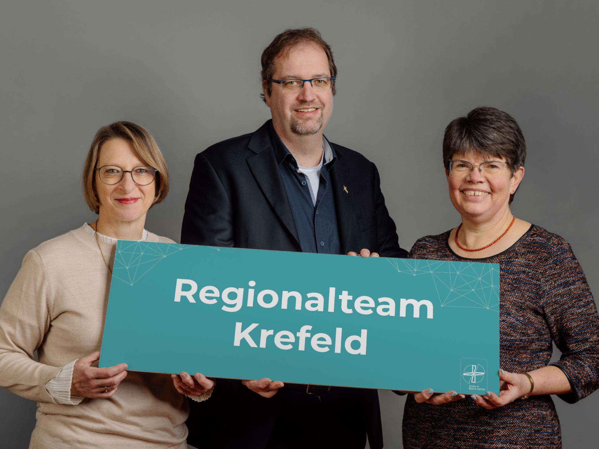 Regionalteams 2023 - 2027 - Regionalteam Krefeld, (v.l.) Hildegard Rother-Hauser, Regionalvikar Dr. Thorsten Obst, Elisabeth Vratz